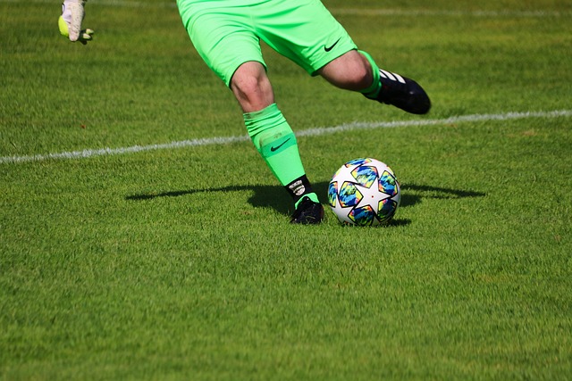 欧洲五大联赛历史射手榜前三：梅西、C罗、莱万.